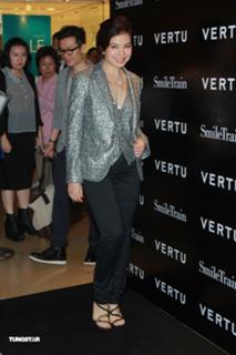 Cherie Chung feet photo 9