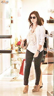 Cherie Chung feet photo 11