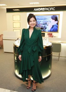 Cherie Chung feet photo 3