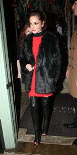 Cheryl feet photo thumbnail