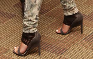 Cheryl feet photo thumbnail