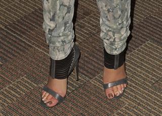 Cheryl feet photo thumbnail