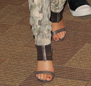 Cheryl feet photo thumbnail