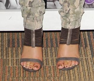 Cheryl feet photo thumbnail