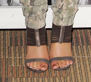 Cheryl feet photo thumbnail