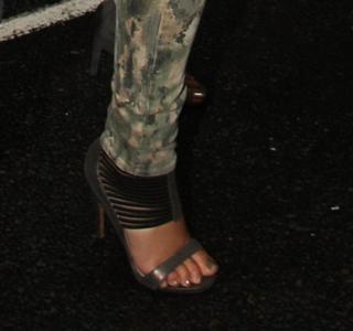 Cheryl feet photo thumbnail