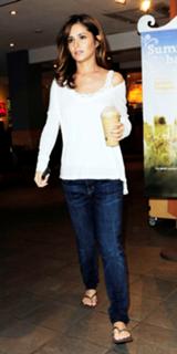 Cheryl feet photo thumbnail