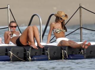 Cheryl feet photo thumbnail