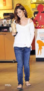 Cheryl feet photo thumbnail