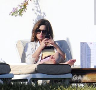 Cheryl feet photo thumbnail