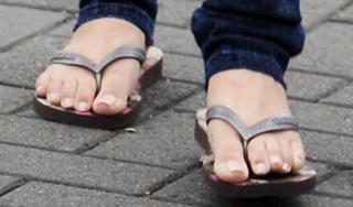 Cheryl feet photo thumbnail