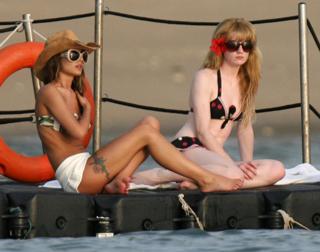 Cheryl feet photo thumbnail
