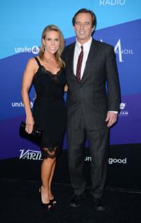 Cheryl Hines feet photo thumbnail
