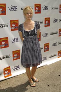 Cheryl Hines feet photo thumbnail