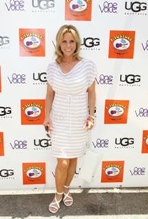 Cheryl Hines feet photo thumbnail