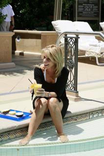 Cheryl Hines feet photo thumbnail