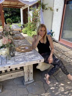 Cheryl Hines feet photo thumbnail