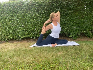 Cheryl Hines feet photo thumbnail