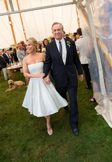 Cheryl Hines feet photo thumbnail