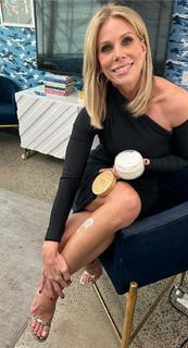 Cheryl Hines feet photo thumbnail