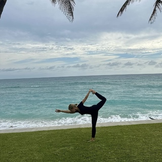 Cheryl Hines feet photo thumbnail