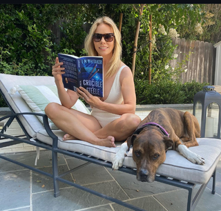 Cheryl Hines feet photo thumbnail