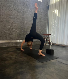 Cheryl Hines feet photo 3