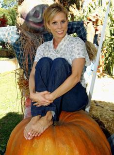 Cheryl Hines feet photo thumbnail