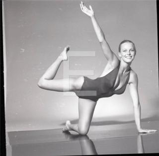 Cheryl Ladd feet photo thumbnail