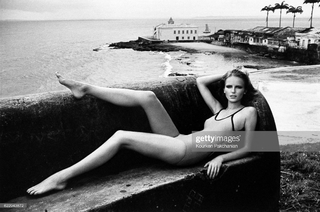 Cheryl Tiegs feet photo 17