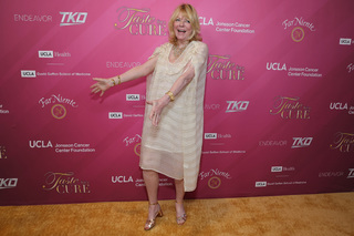 Cheryl Tiegs feet photo 5