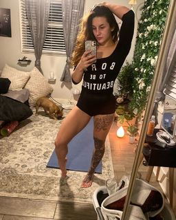 Cheyanne Vlismas feet photo 3