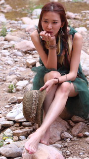 Chi-Ling Lin feet photo 10