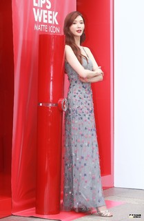 Chi-Ling Lin feet photo 3
