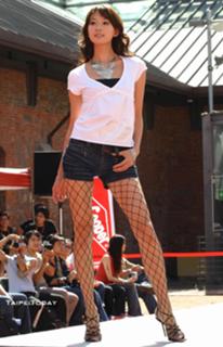 Chi-Ling Lin feet photo 1