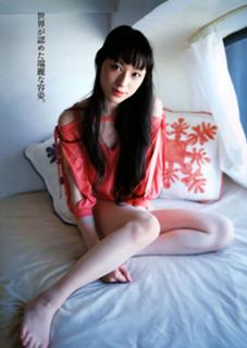 Chiaki Kuriyama feet photo thumbnail