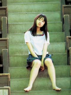 Chiaki Kuriyama feet photo thumbnail