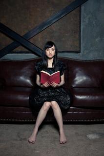 Chiaki Kuriyama feet photo thumbnail