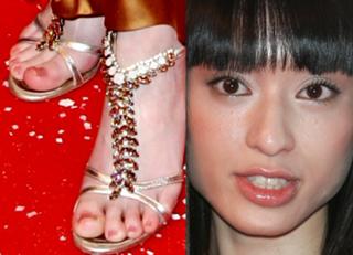 Chiaki Kuriyama feet photo thumbnail