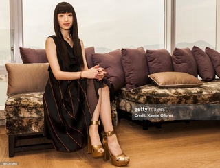 Chiaki Kuriyama feet photo thumbnail