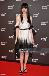 Chiaki Kuriyama feet photo thumbnail