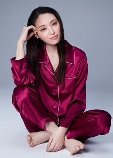 Chiaki Kuriyama feet photo thumbnail