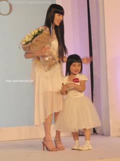 Chiaki Kuriyama feet photo thumbnail