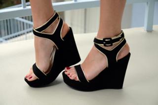 Chiara Ferragni feet photo thumbnail