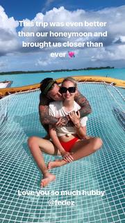 Chiara Ferragni feet photo thumbnail