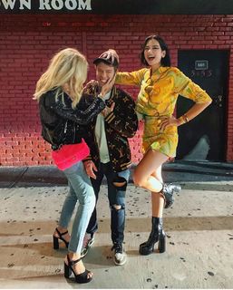 Chiara Ferragni feet photo thumbnail