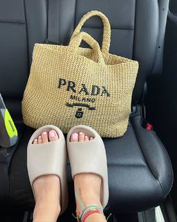 Chiara Ferragni feet photo thumbnail