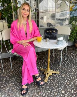 Chiara Ferragni feet photo thumbnail