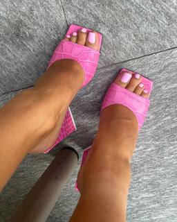Chiara Ferragni feet photo thumbnail