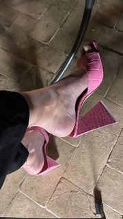 Chiara Ferragni feet photo thumbnail